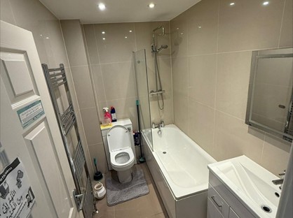 Room in a Shared House, Crescent Way Aveley, RM15
