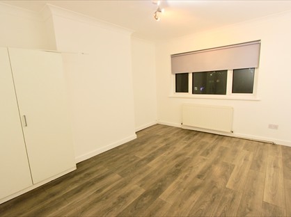 2 Bed Flat, Riverside Gardens, HA0