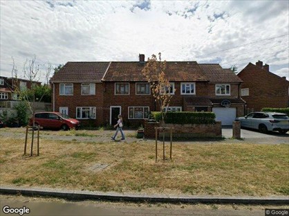 3 Bed Terraced House, Redlees Close, TW7