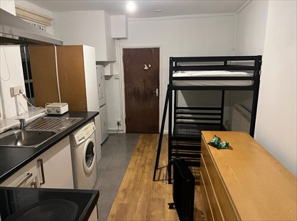 Studio Flat, Oxford Street, HP11
