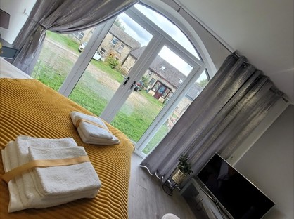 Room in a Shared House, Brow Road, HD1