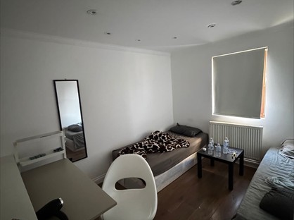 Room in a Shared House, Tomswood Hill, IG6