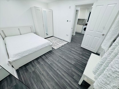 Studio Flat, Manor Way, CR4