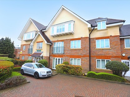 2 Bed Flat, Christopher Court, NW4