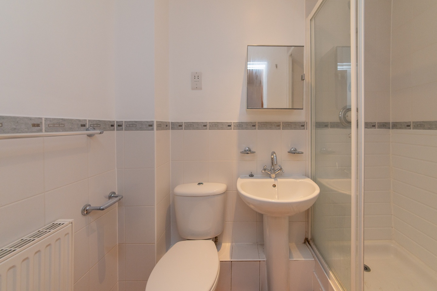 London - 2 Bed Flat, Christopher Court, NW4 - To Rent Now for £1,900.00 p/m