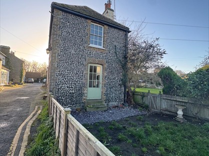 3 Bed Detached House, Trinity Square, CT10