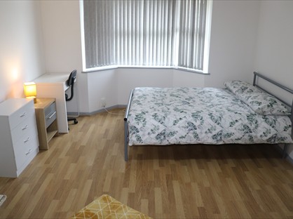Room in a Shared House, Waterside Close, B9
