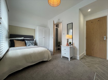 Studio Flat, Victoria Street, CV21