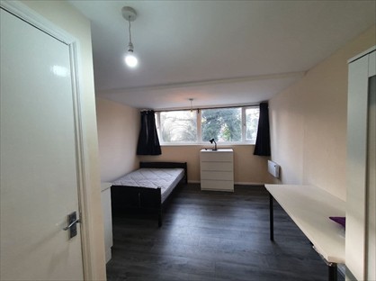 Studio Flat, Barchester Close, UB8