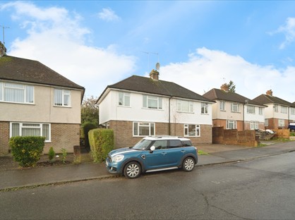 3 Bed Semi-Detached House, Hyde View Road, AL5