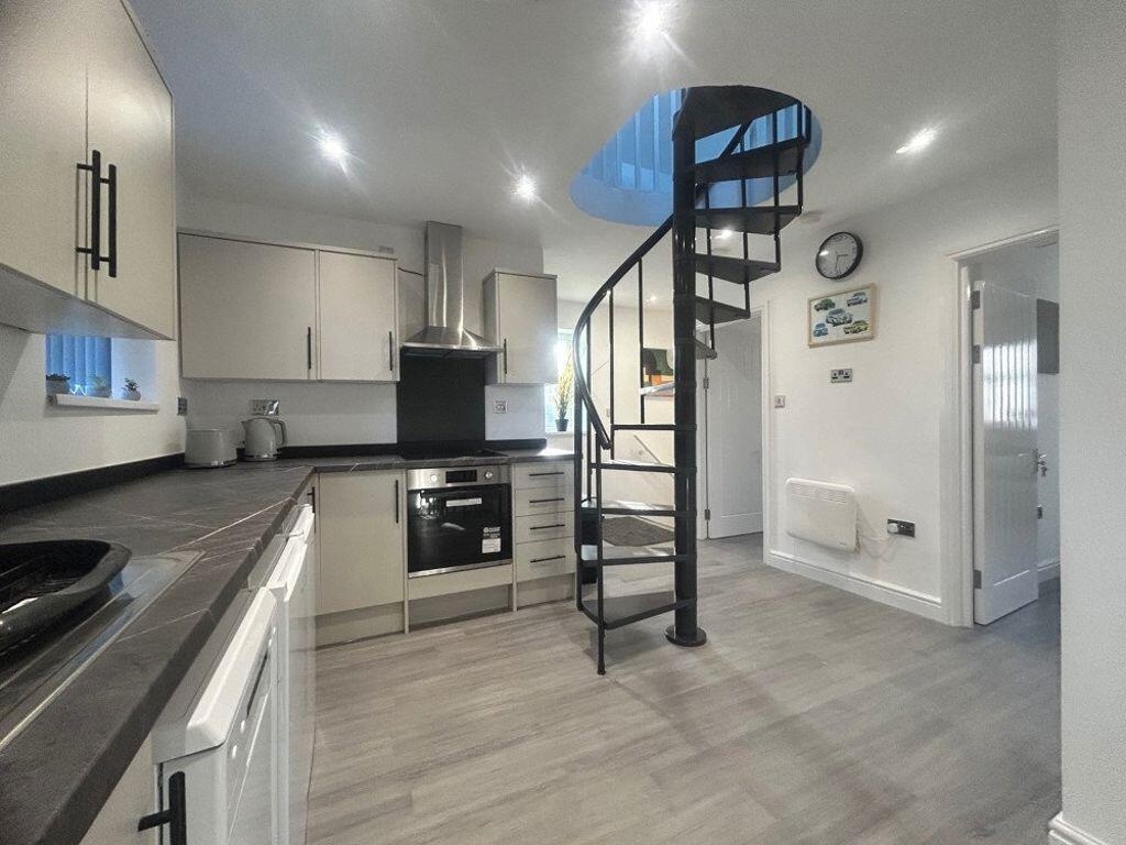 2 Bed Flat, Firth Park Road, S5, N1 7GU