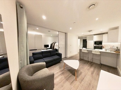 1 Bed Flat, Gaumont Place, SW2