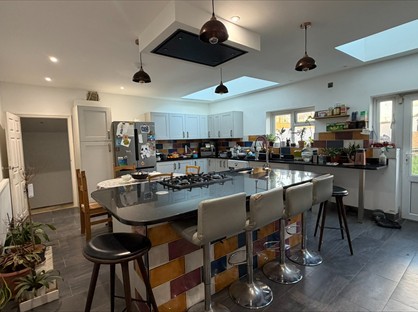 5 Bed Semi-Detached House, Park Lane, HA2