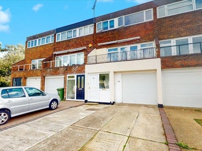 4 Bed Terraced House, Gun Hill Place, SS16