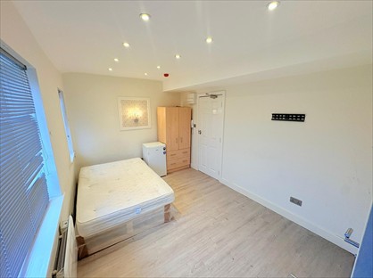 Studio Flat, Horley Road, SE9