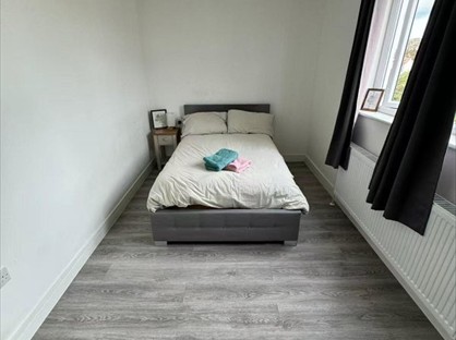 Room in a Shared House, Bushey Road, SW20