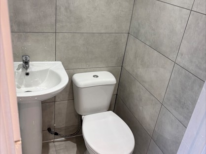 Room in a Shared House, Albert Drive, GU21