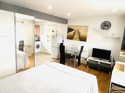 Studio Flat, Bethnal Green Road, E2
