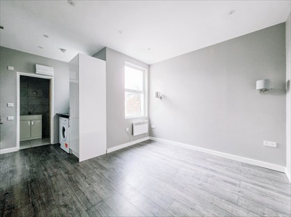 Studio Flat, Hamlet Court Road, SS0