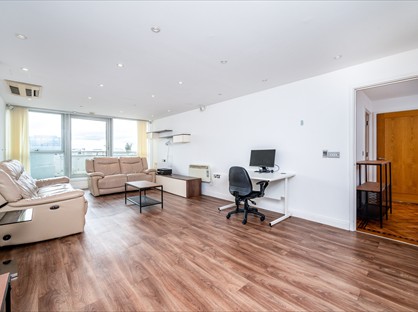 2 Bed Penthouse, Switch House, E14