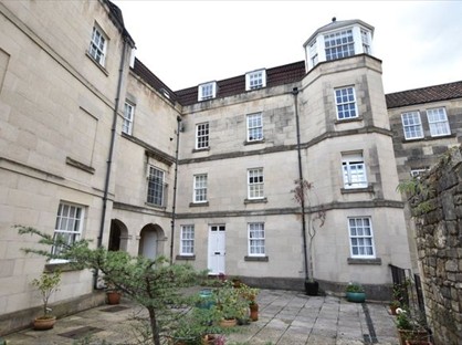 3 Bed Flat, Bartletts Court, BA2