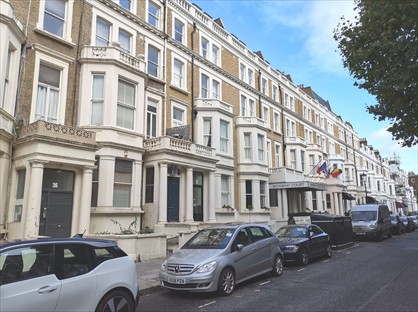 1 Bed Flat, Penywern Road, SW5