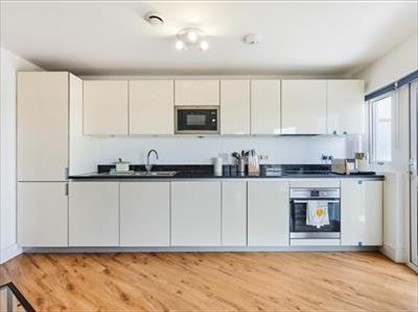 1 Bed Flat, Arthur Road, SW19