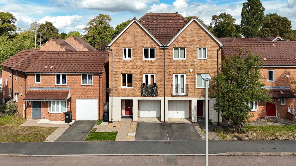 3 Bed Semi-Detached House, Austwick Close, LE4, N1 7GU