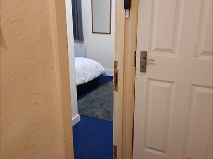 Studio Flat, Monument Road, GU21