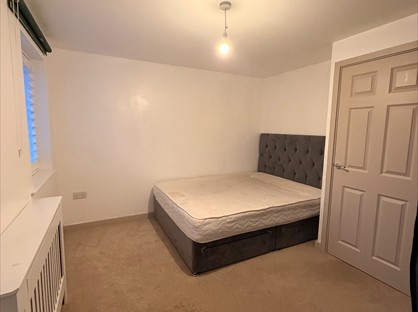 Room in a Shared House, Day Close, RH6