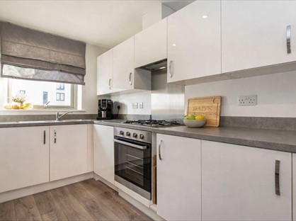 3 Bed Terraced House, Knot Tiers Drive, NN5