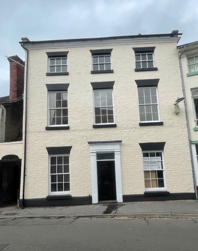 Wem - 1 Bed Flat, High Street, SY4 - To Rent Now for £800.00 p/m