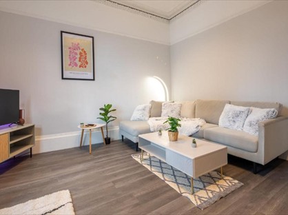 1 Bed Flat, Marsh House, M20