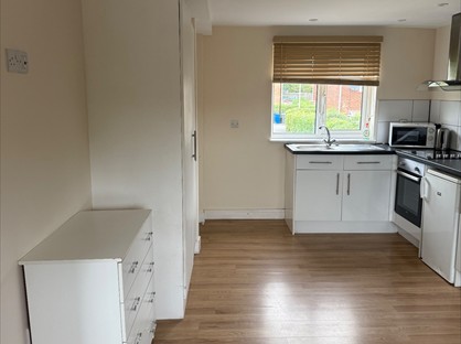 Bedsit, Rydings, SL4