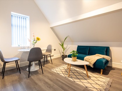 1 Bed Flat, Marsh House, M20