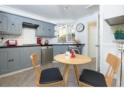 1 Bed Flat, Longbeach Road, SW11