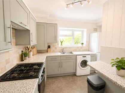 2 Bed Flat, Elwyn Gardens, SE12
