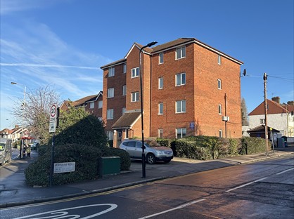 1 Bed Flat, Burnham Road, E4