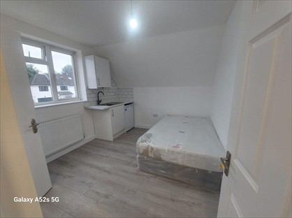 Studio Flat, Chandos Crescent, HA8