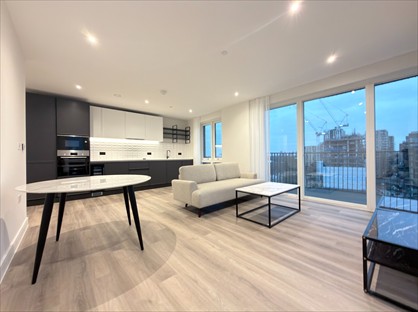 3 Bed Flat, Cairncross House, SE3