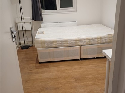 Room in a Shared House, Grove Road, E17