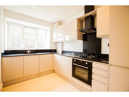 3 Bed Flat, Dean Court, KT5
