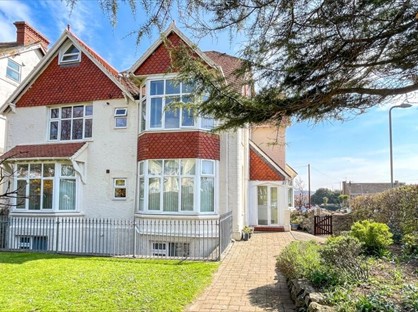 1 Bed Flat, Abbey Road, LL30