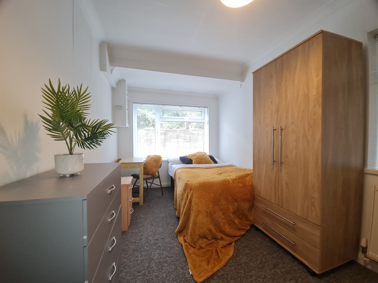 Room in a Shared House, Crespin Way, BN1