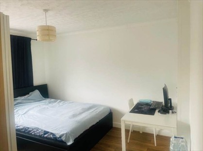 Room in a Shared House, Finchingfield Avenue, IG8
