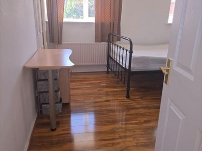 Room in a Shared House, Morris Road, RM3