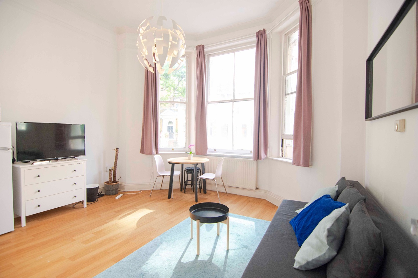 London - 1 Bed Flat, London, W14 - To Rent Now for £1,845.00 p/m