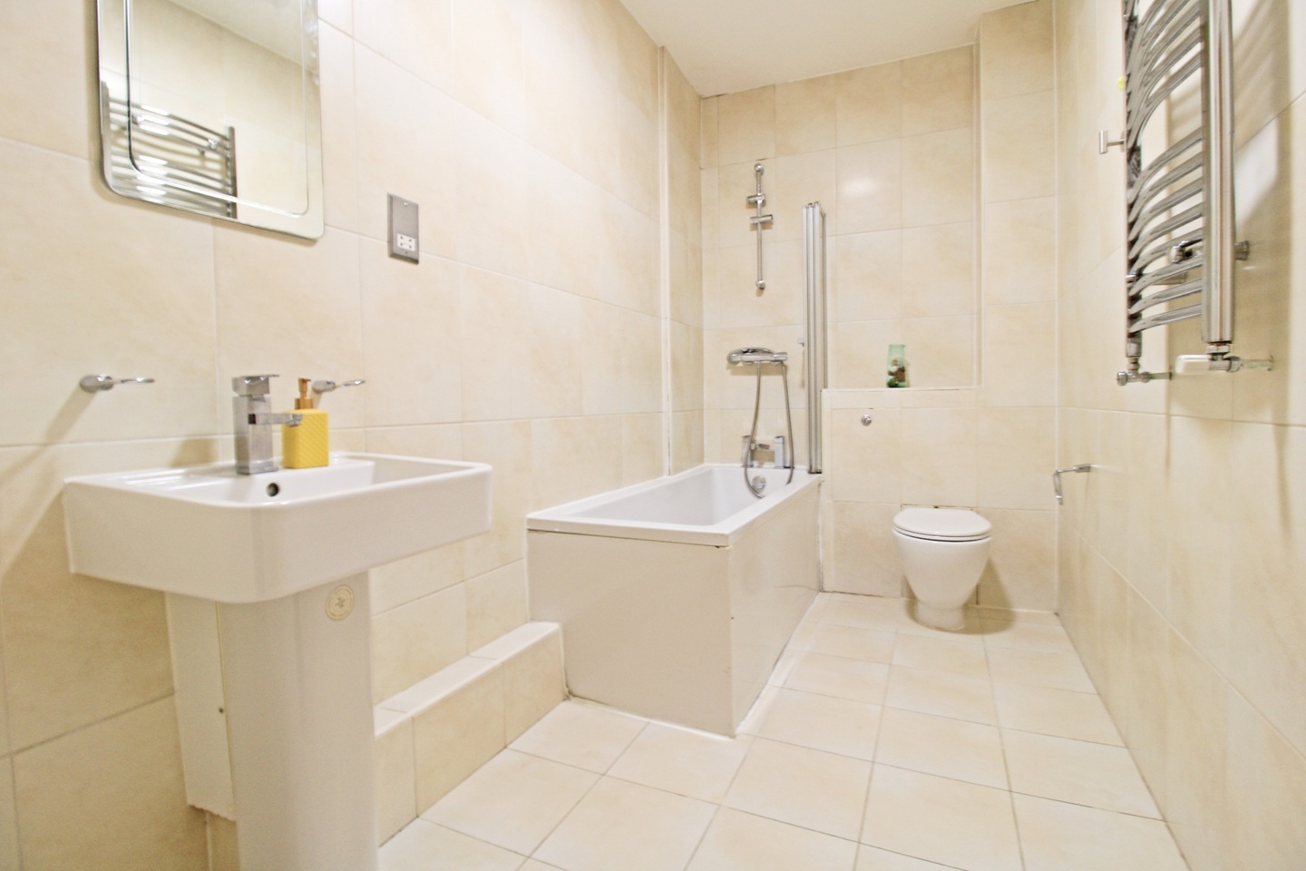 2 Bed Flat, Hackney Road, E2 photo 2