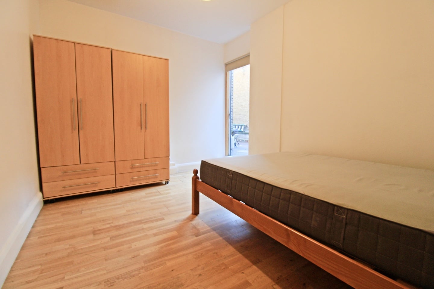 2 Bed Flat, Hackney Road, E2 photo 4