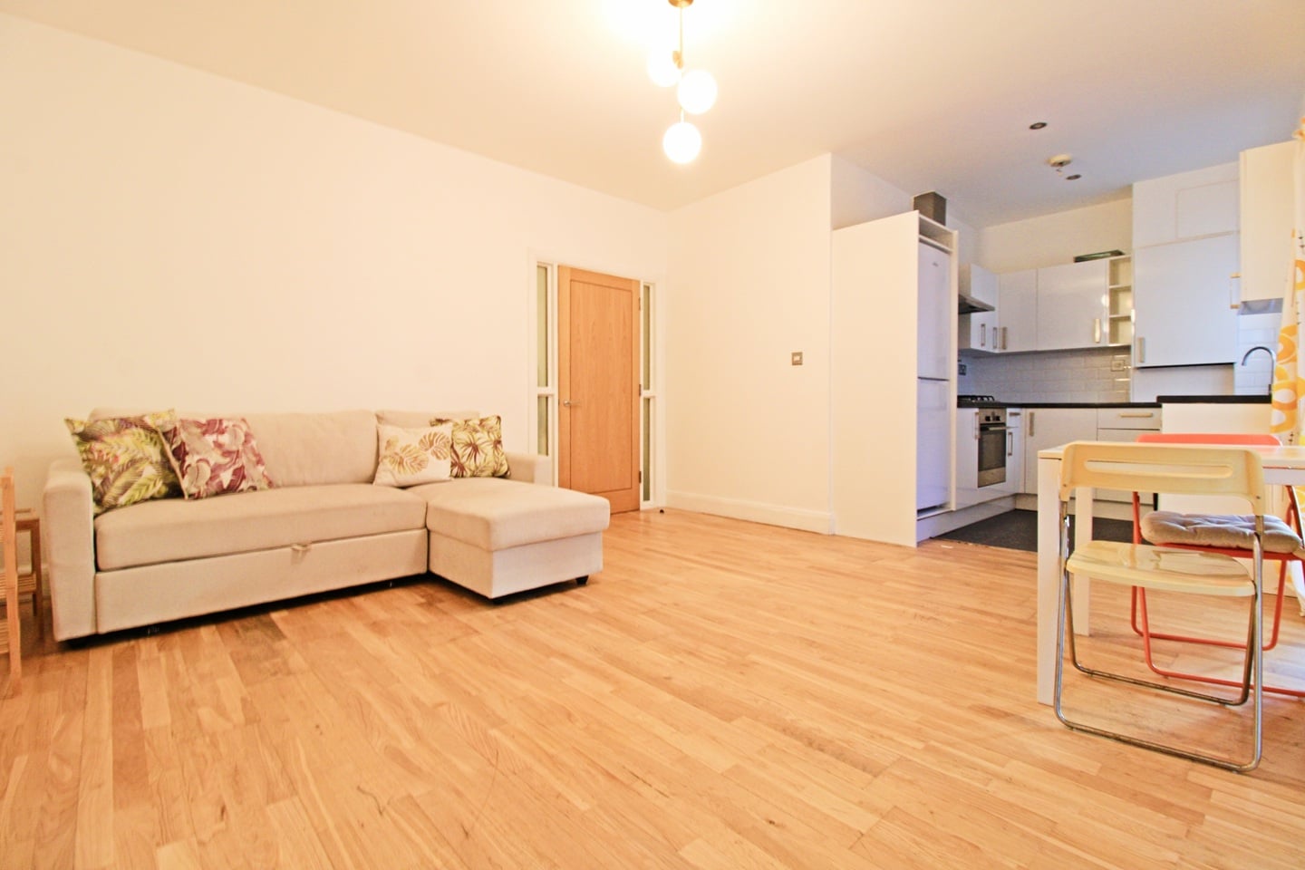 2 Bed Flat, Hackney Road, E2 photo 3
